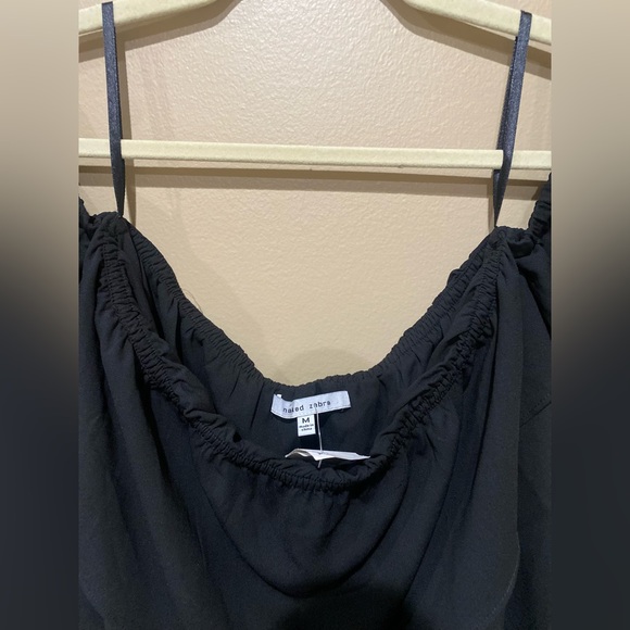 NEW WITH TAGS* Size Medium beautiful black ruffled sleeve blouse - Picture 5 of 8